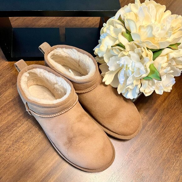 Women's UGG Australia Tan Classic Suede Ultra Mini Boots Sheepskin Lining Size 8 - Picture 1 of 7